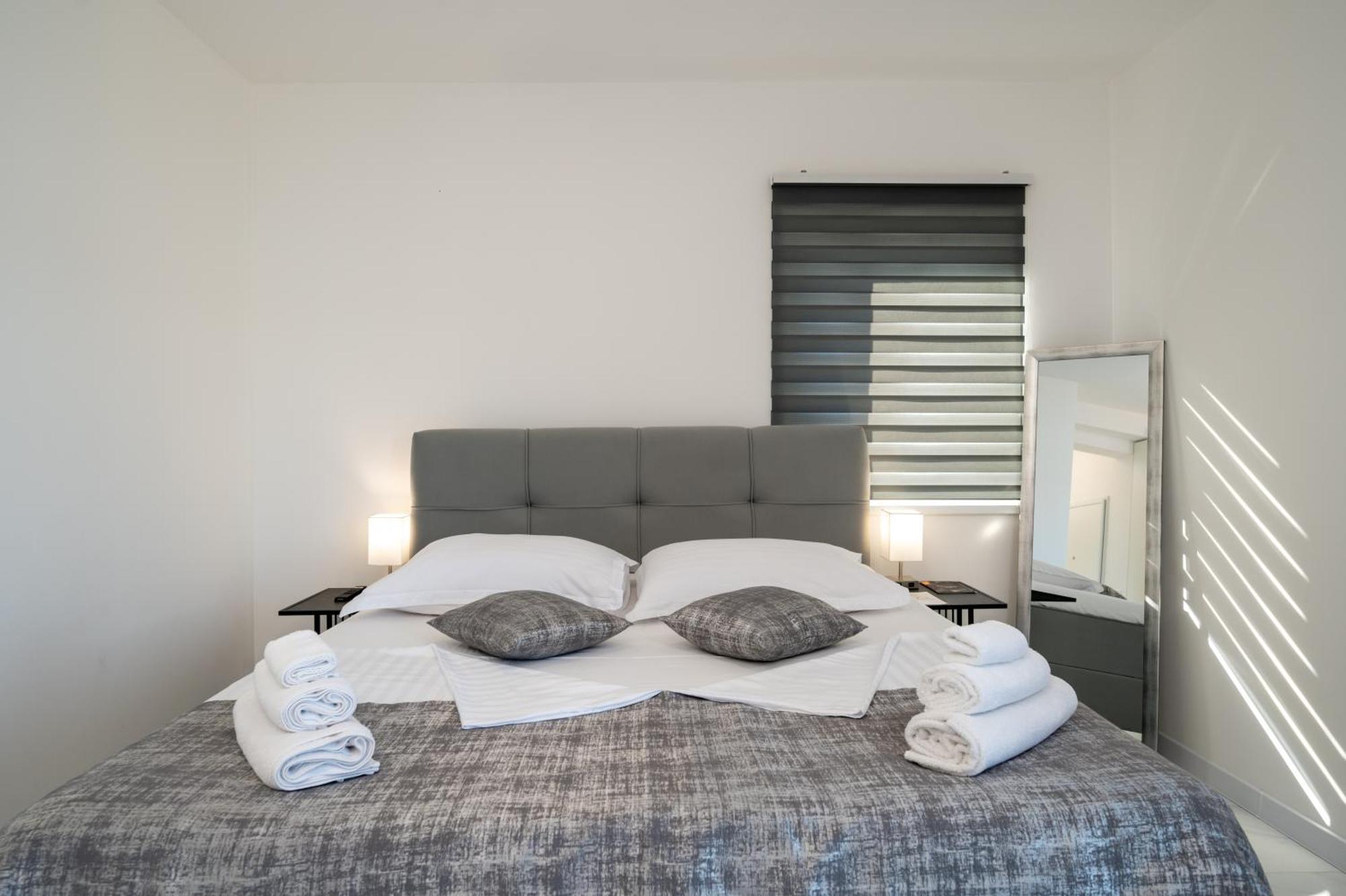 Apartments Filipo Trogir Luaran gambar