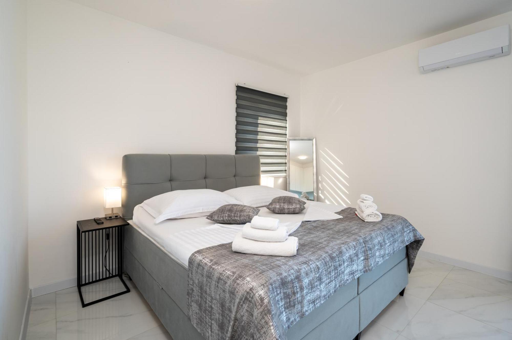 Apartments Filipo Trogir Luaran gambar